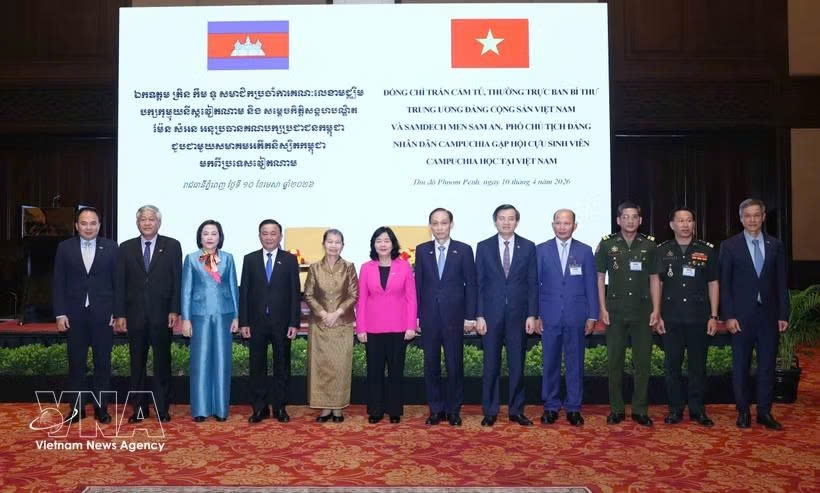 Vietnam’s senior Party official meets with Cambodian alumni in Phnom Penh